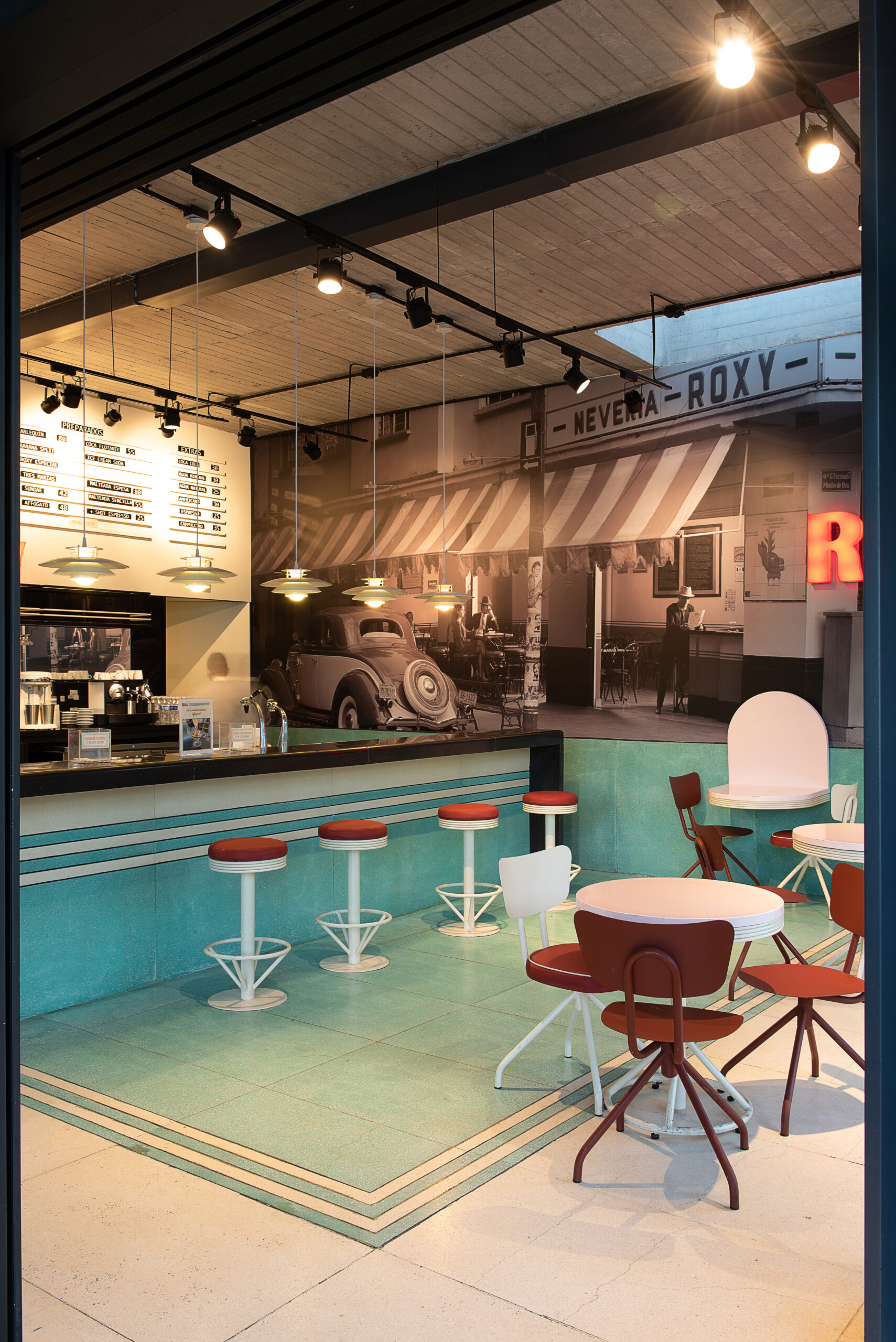 Neveria Roxy frontal Velasco Arquitectos